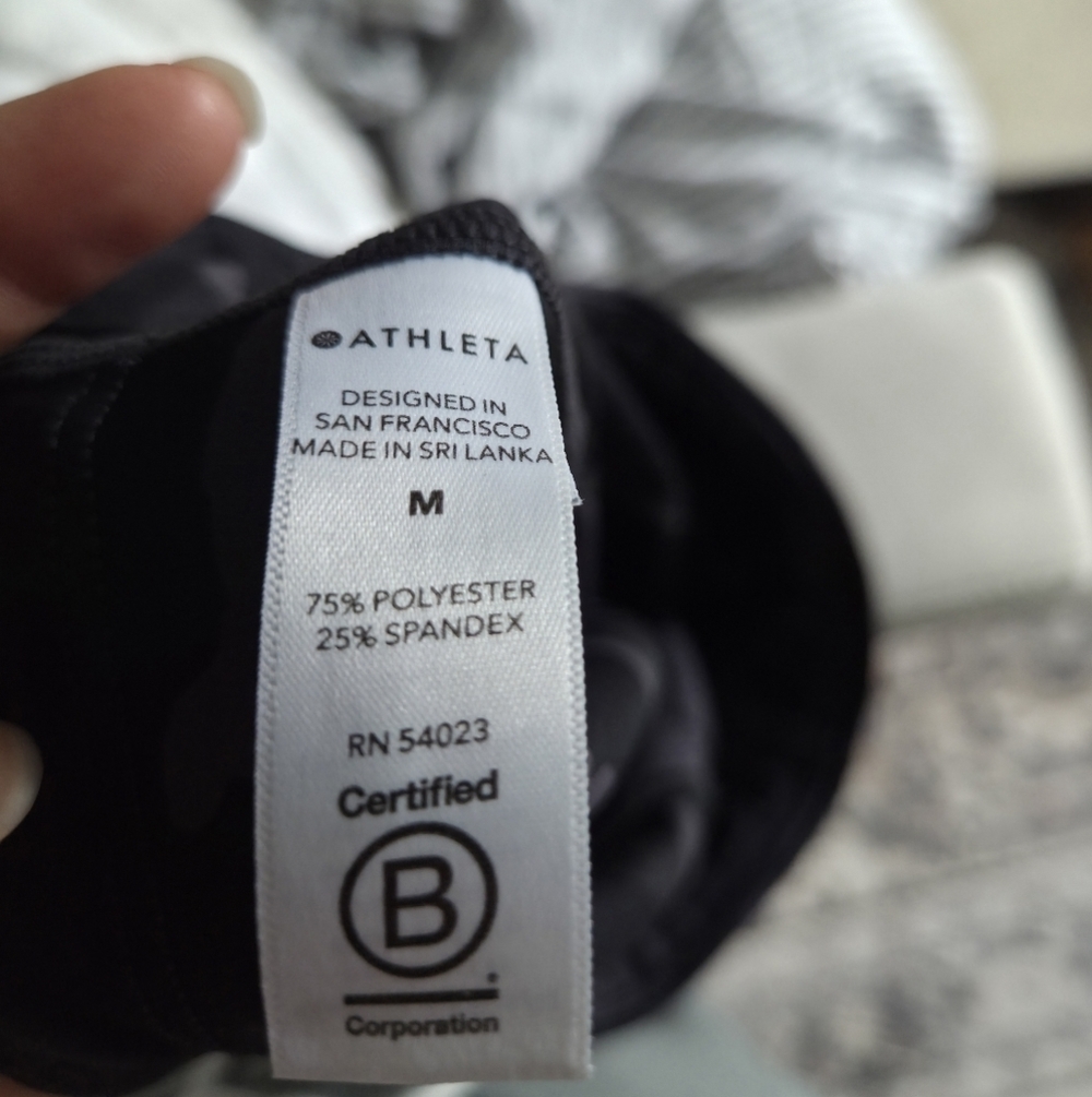 Athleta Ultimate Camo 7/8 Tight Size Medium - Picture 9 of 9